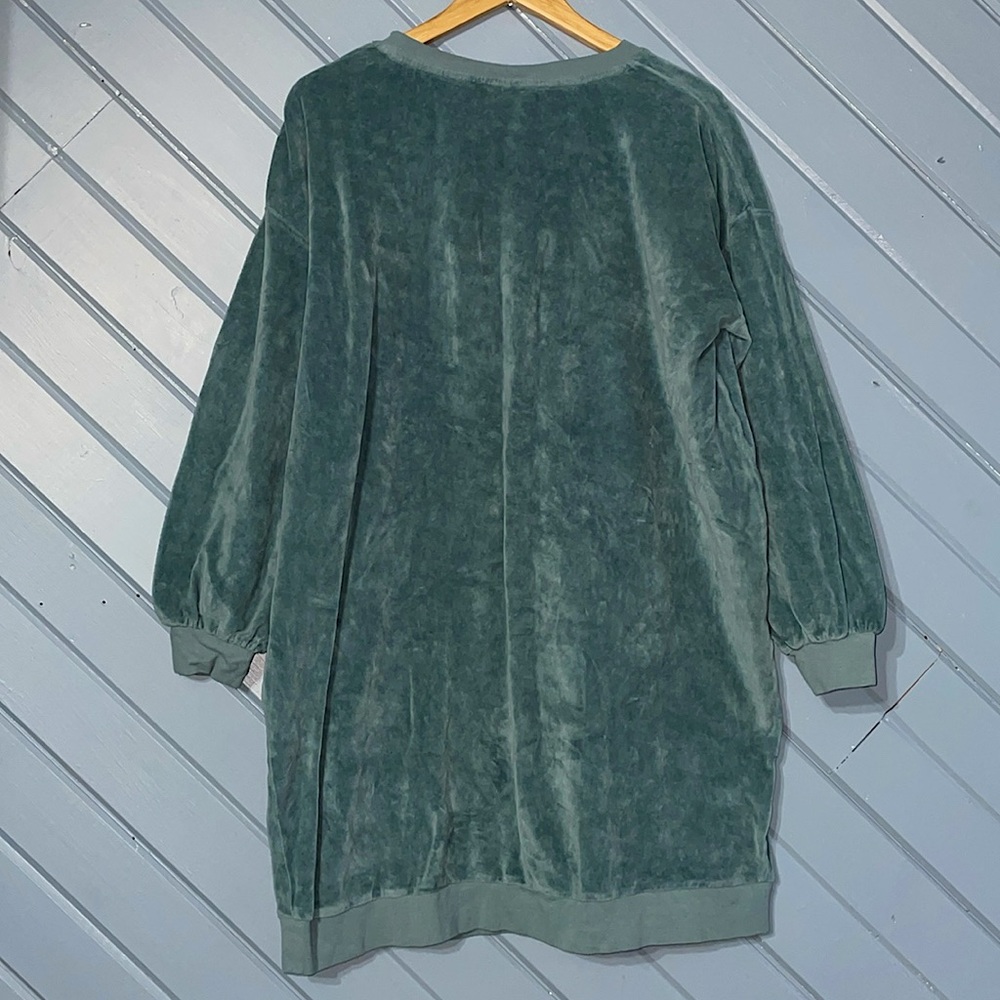 GONE- Kate Quinn women’s maternity gathered sleeve velour sweatshirt dress - Picture 6 of 6